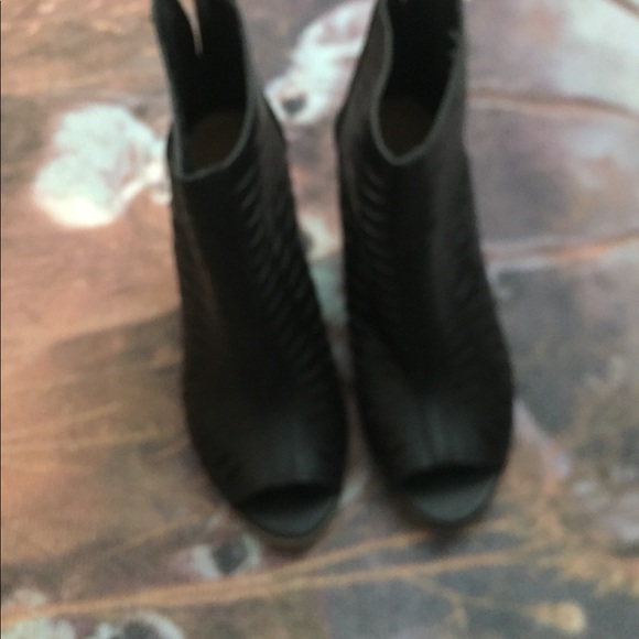 Shoes - Picture 6 of 7